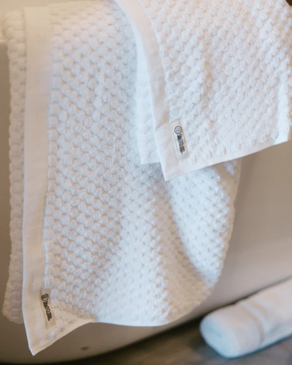 Atom XL Bath Towel - Single - White - Image 3
