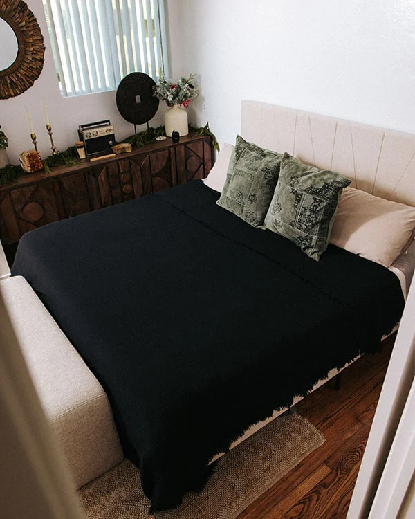 Lara Black - PARTY BLANKET™ - Queen - Image 2