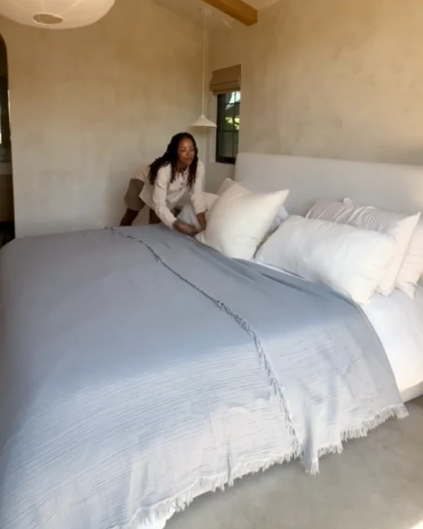 Lara Light Grey - PARTY BLANKET™ - Queen - Image 2