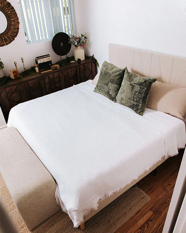 Lara White - PARTY BLANKET™ - Queen - Image 10